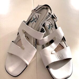 Ros Hommerson Leather Flat Sandals 9 1/2 Vintage Neutral Classic